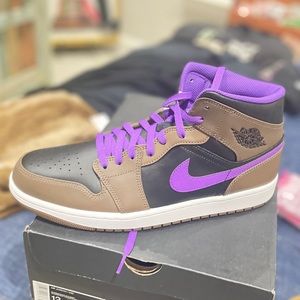 Brand. New- Air Jordan 1 Mid Retail $125
